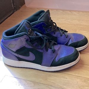 Nike air Jordan’s 1’s size 7Y (fits 8.5 - 9 women’s but runs small fits 7.5-8 )
